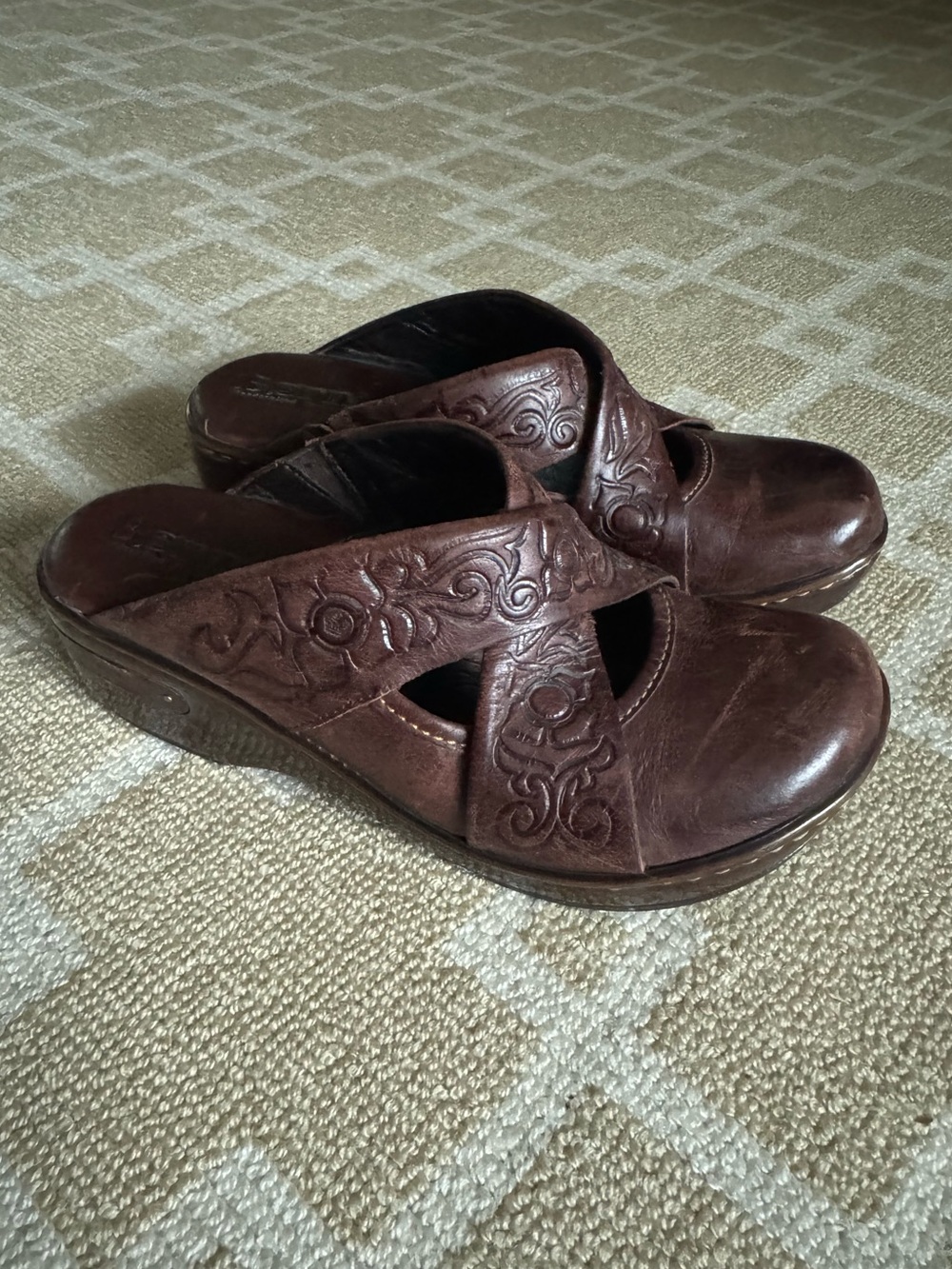 Born Tooled Leather Clog Mules Brown Comfort Shoes Slip On US 8 EU 39 - Picture 3 of 10
